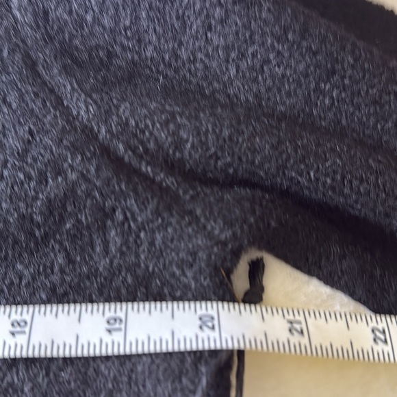 👻NWT! "CUPCAKES AND CASHMERE" Halloween ghost Sweater with Matching Socks 👻 - Picture 6 of 13